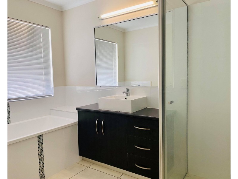 33 Raffia St, Rural View QLD 4740