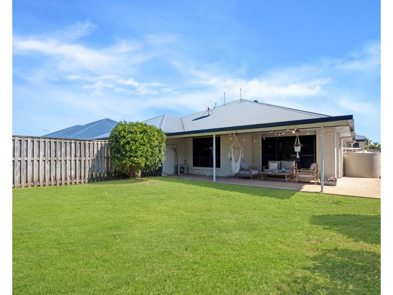 1/15 Bilgola Place, Blacks Beach QLD 4740