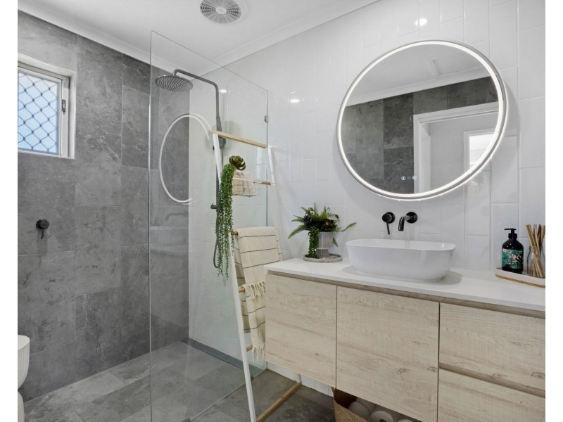 4 Azalea Court, Beaconsfield QLD 4740