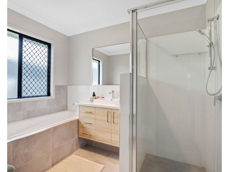 6 Pellage Court, Beaconsfield QLD 4740