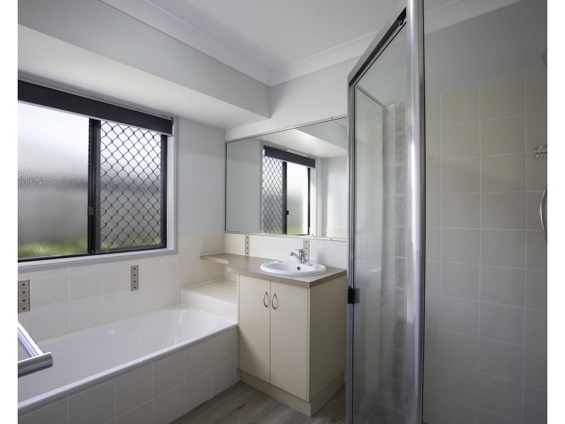5 Carlow Close, Rural View QLD 4740
