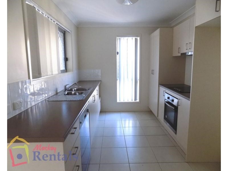 4 Newport Parade, Blacks Beach QLD 4740
