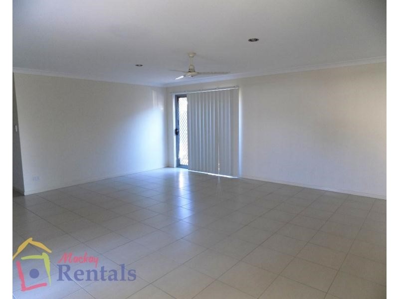 4 Newport Parade, Blacks Beach QLD 4740