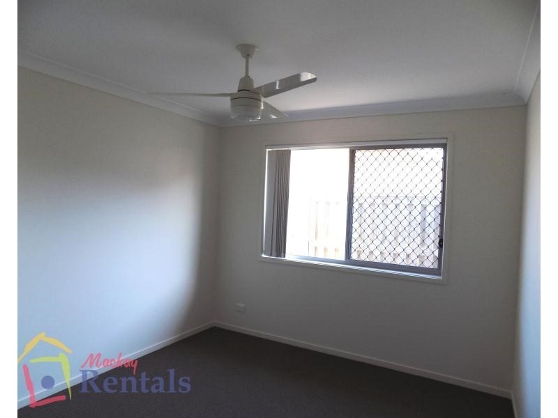 4 Newport Parade, Blacks Beach QLD 4740