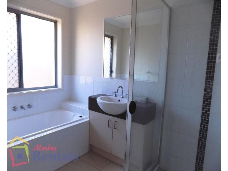 4 Newport Parade, Blacks Beach QLD 4740