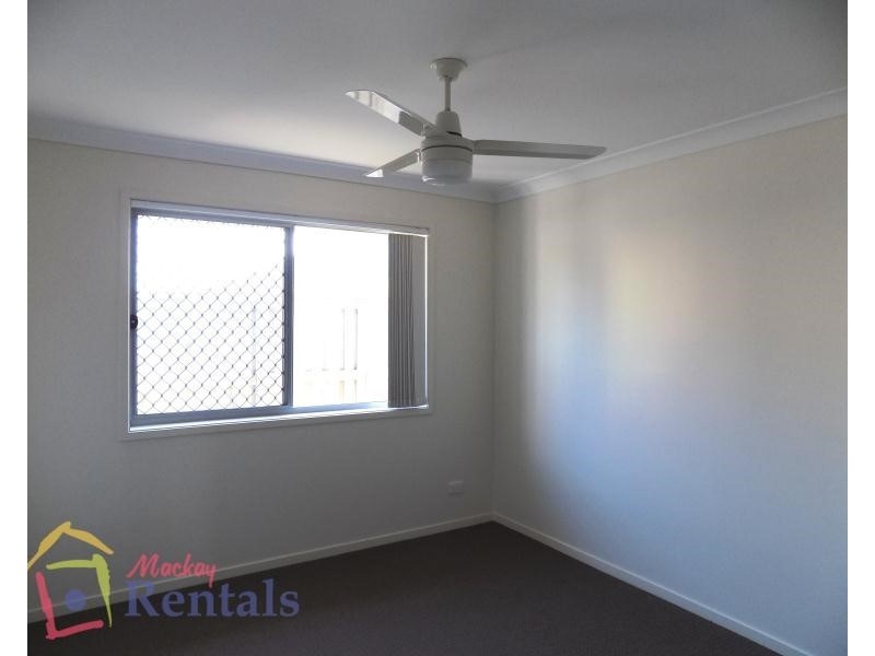 4 Newport Parade, Blacks Beach QLD 4740