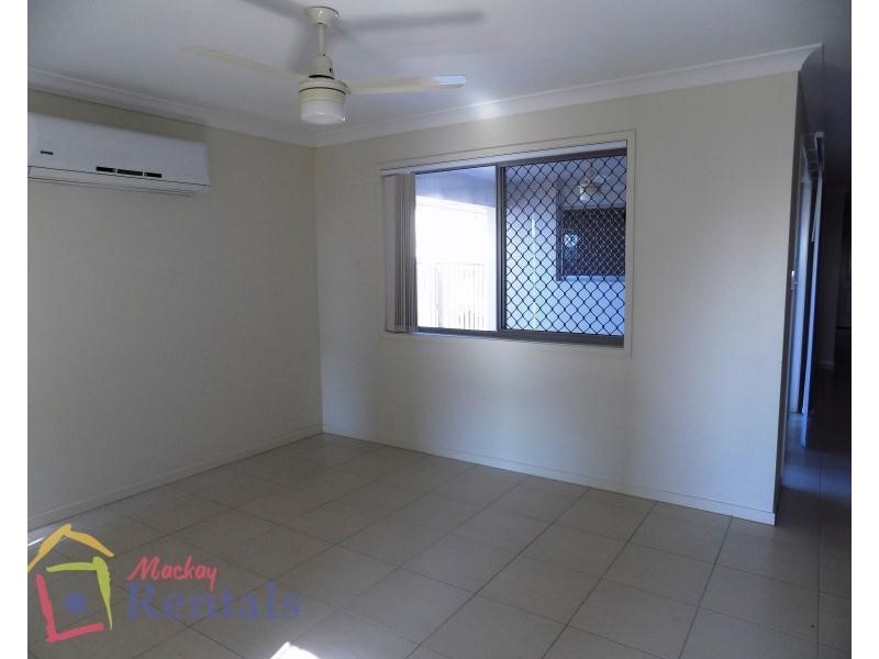 4 Newport Parade, Blacks Beach QLD 4740