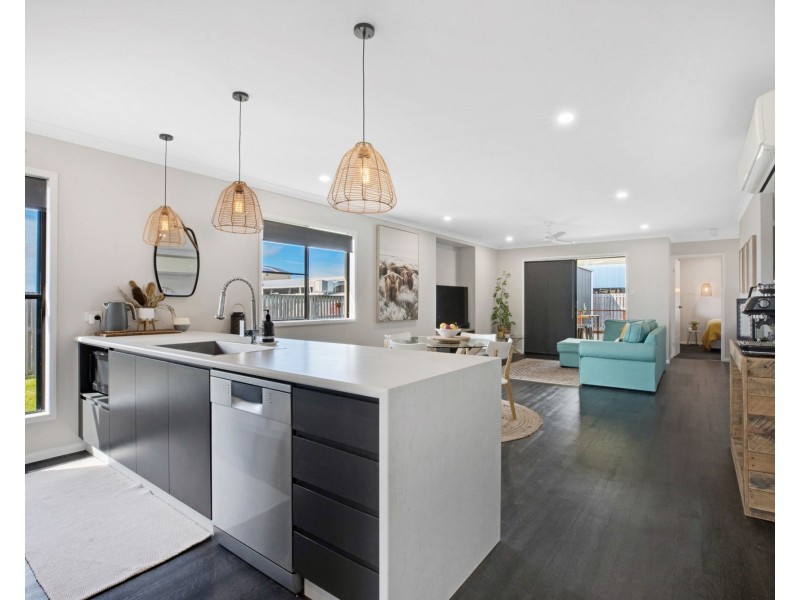 5 Chalmers Court, Mount Pleasant QLD 4740