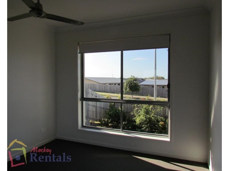 1/35 Avalon Drive, Access 1/19 Brearley Court, Rural View QLD 4740