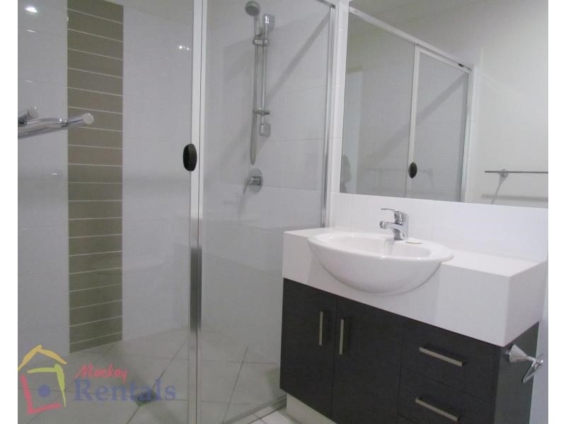 1/35 Avalon Drive, Access 1/19 Brearley Court, Rural View QLD 4740