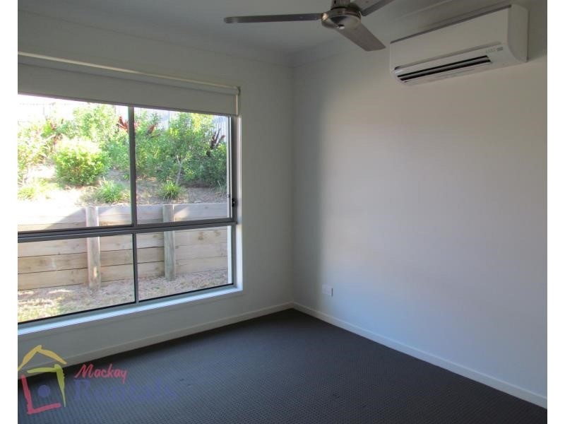 1/35 Avalon Drive, Access 1/19 Brearley Court, Rural View QLD 4740