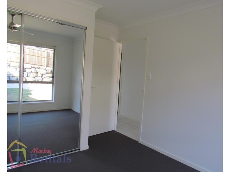 1/35 Avalon Drive, Access 1/19 Brearley Court, Rural View QLD 4740