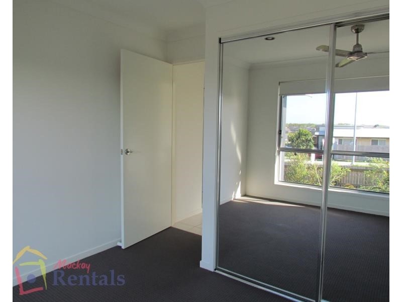 1/35 Avalon Drive, Access 1/19 Brearley Court, Rural View QLD 4740