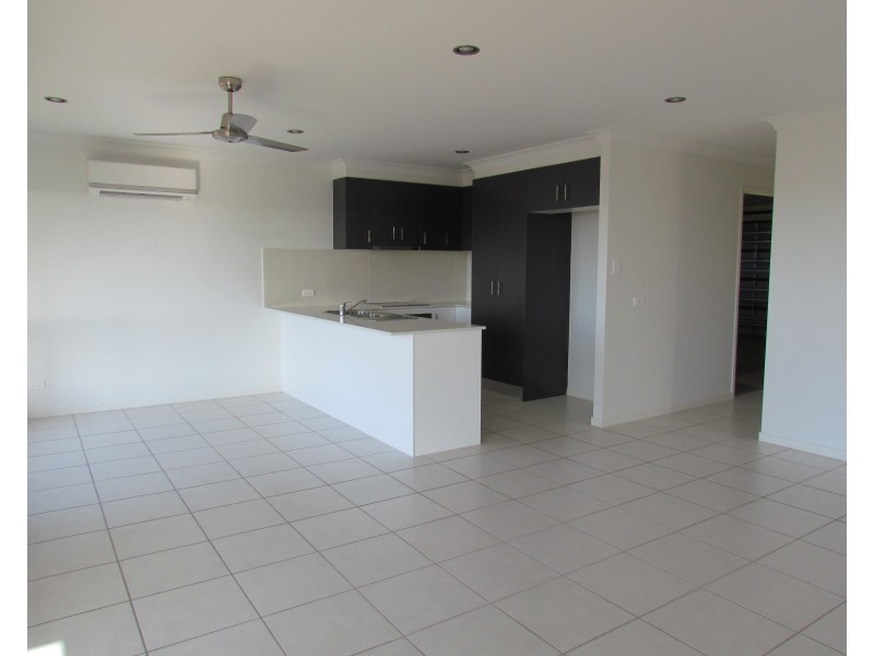 1/35 Avalon Drive, Access 1/19 Brearley Court, Rural View QLD 4740