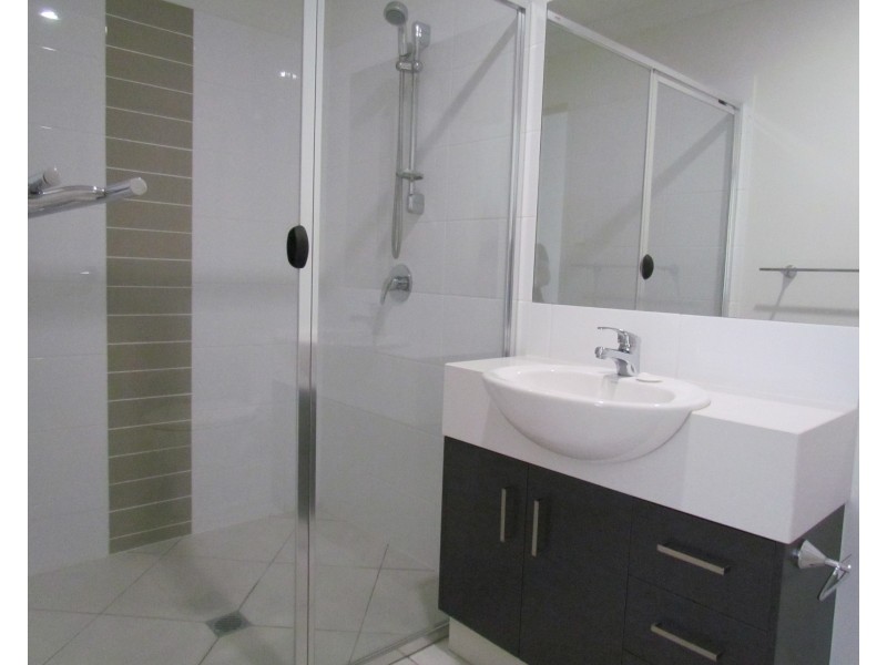 1/35 Avalon Drive, Access 1/19 Brearley Court, Rural View QLD 4740
