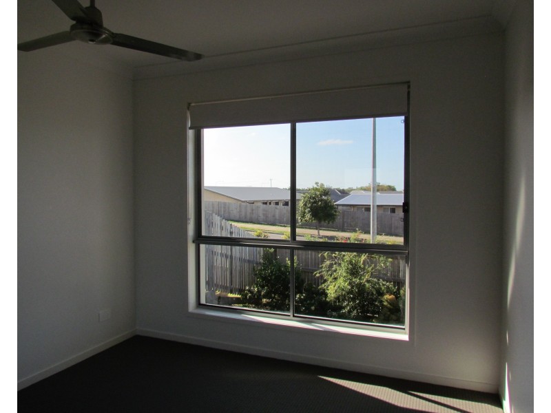 1/35 Avalon Drive, Access 1/19 Brearley Court, Rural View QLD 4740