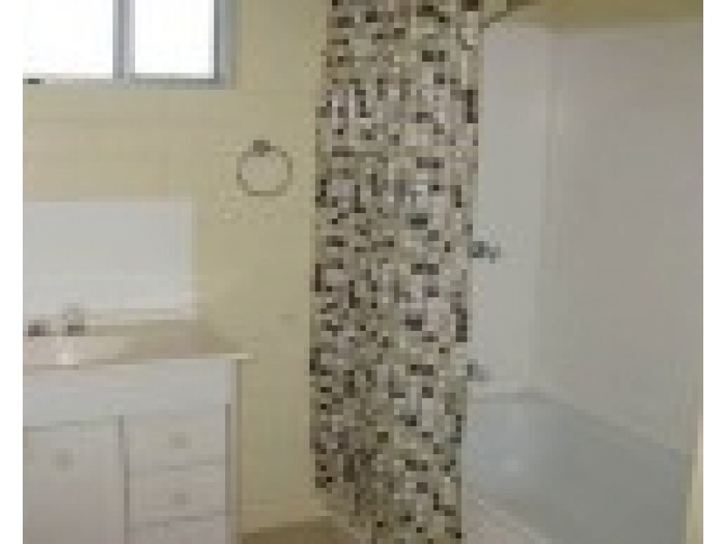 4 Andrew Court, Andergrove QLD 4740