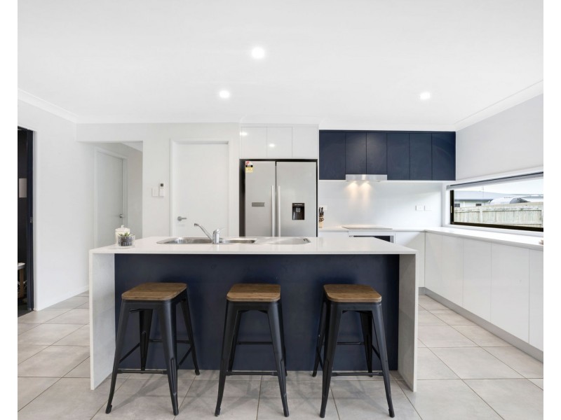 6 Tamron Drive, Mount Pleasant QLD 4740