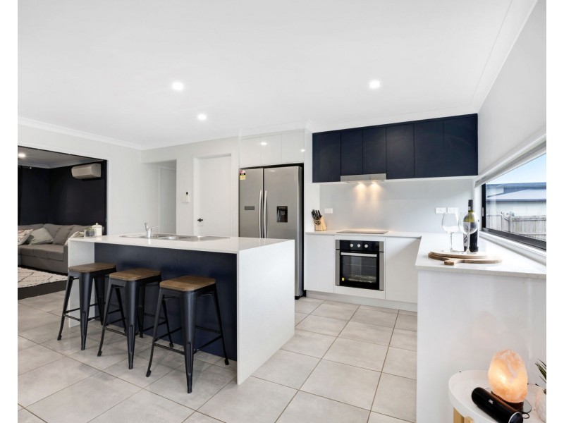 6 Tamron Drive, Mount Pleasant QLD 4740