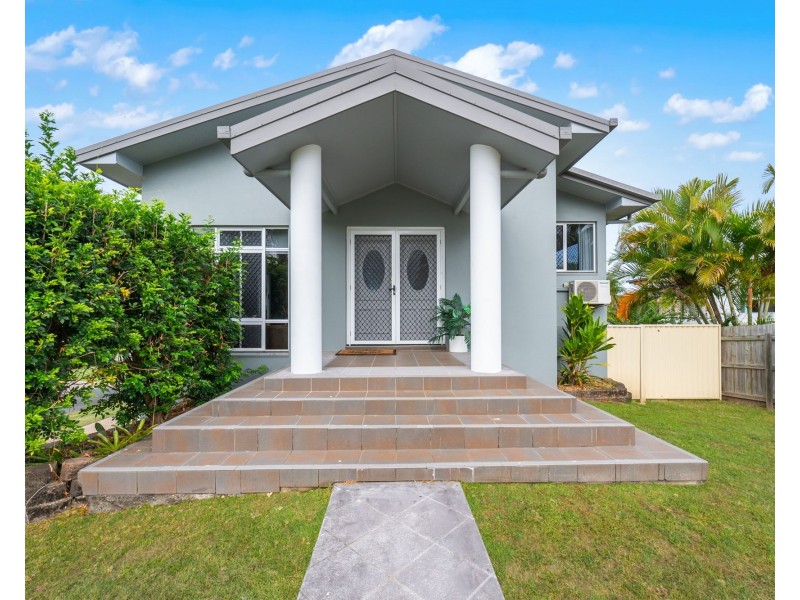 18 Woodlands Drive, Eimeo QLD 4740