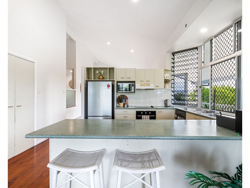 18 Woodlands Drive, Eimeo QLD 4740