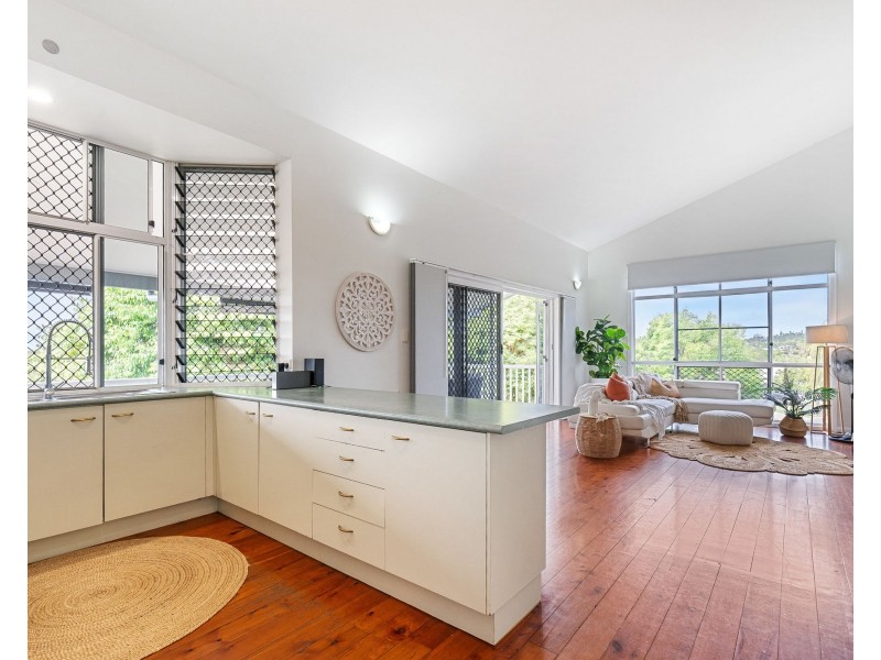 18 Woodlands Drive, Eimeo QLD 4740