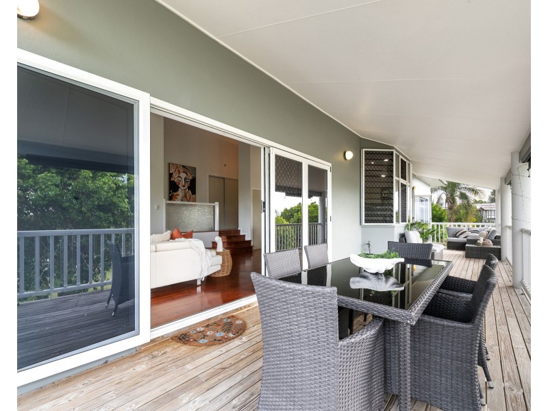 18 Woodlands Drive, Eimeo QLD 4740
