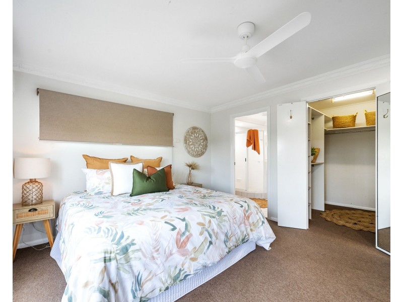 18 Woodlands Drive, Eimeo QLD 4740