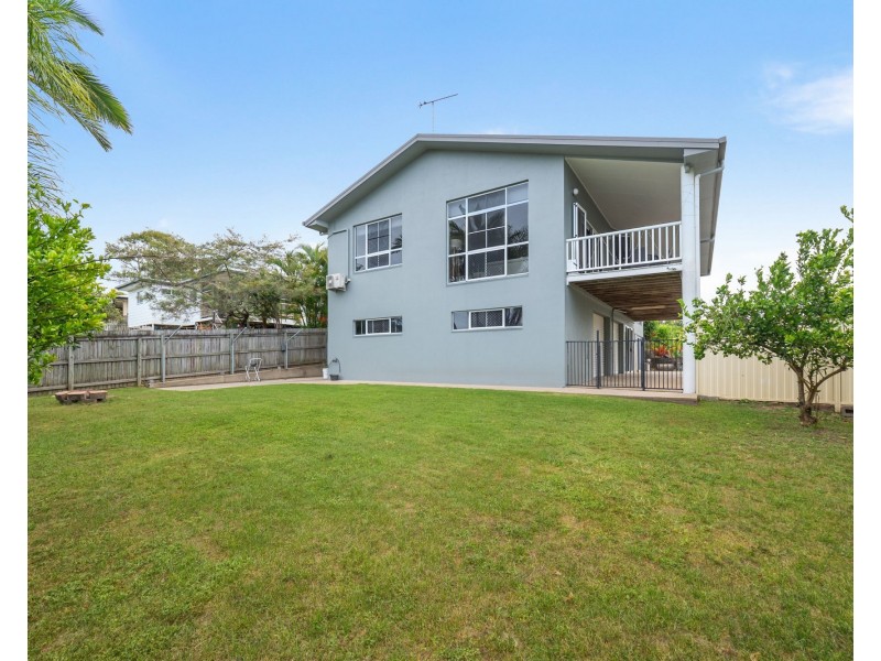 18 Woodlands Drive, Eimeo QLD 4740