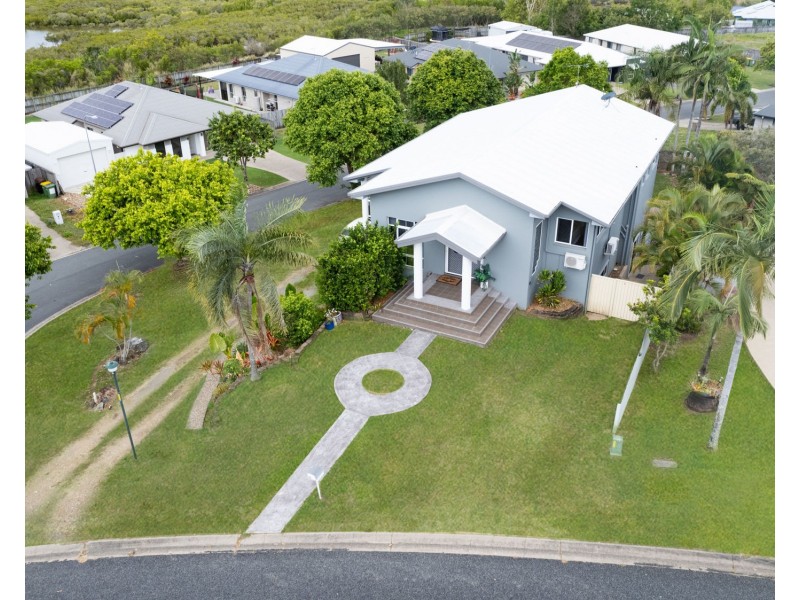 18 Woodlands Drive, Eimeo QLD 4740