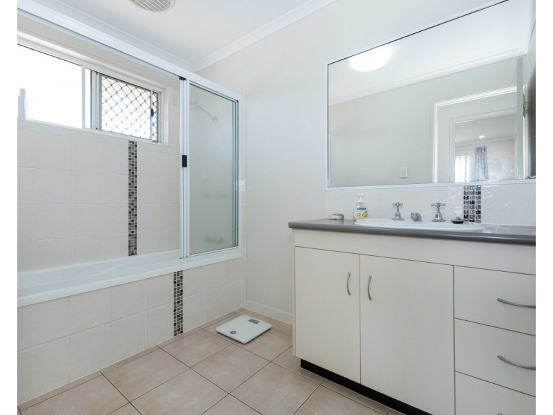 32 Jasmine Drive, Blacks Beach QLD 4740