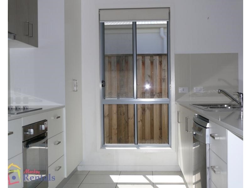 34 Scarborough Circuit, Blacks Beach QLD 4740