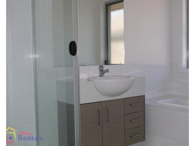 34 Scarborough Circuit, Blacks Beach QLD 4740