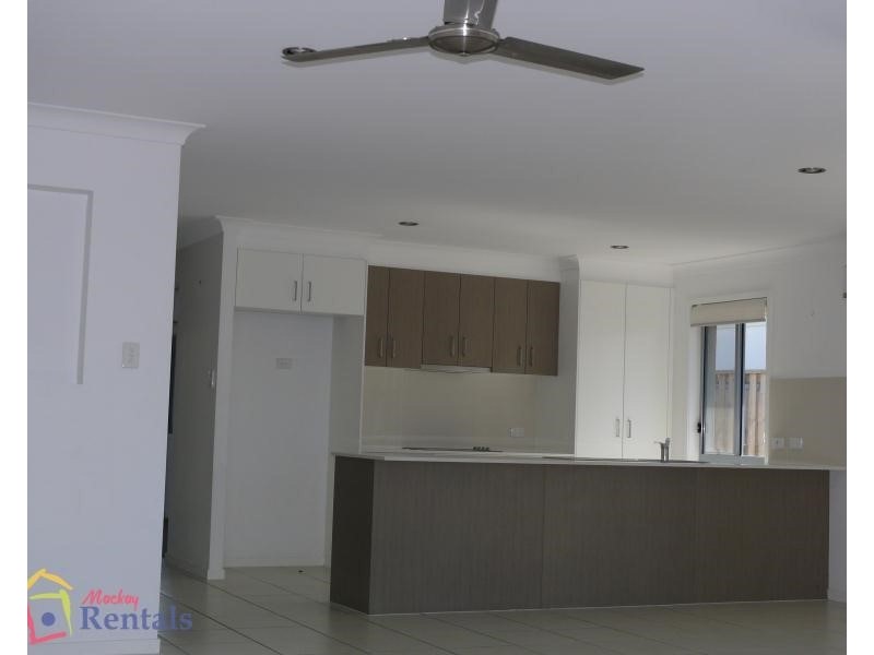 34 Scarborough Circuit, Blacks Beach QLD 4740