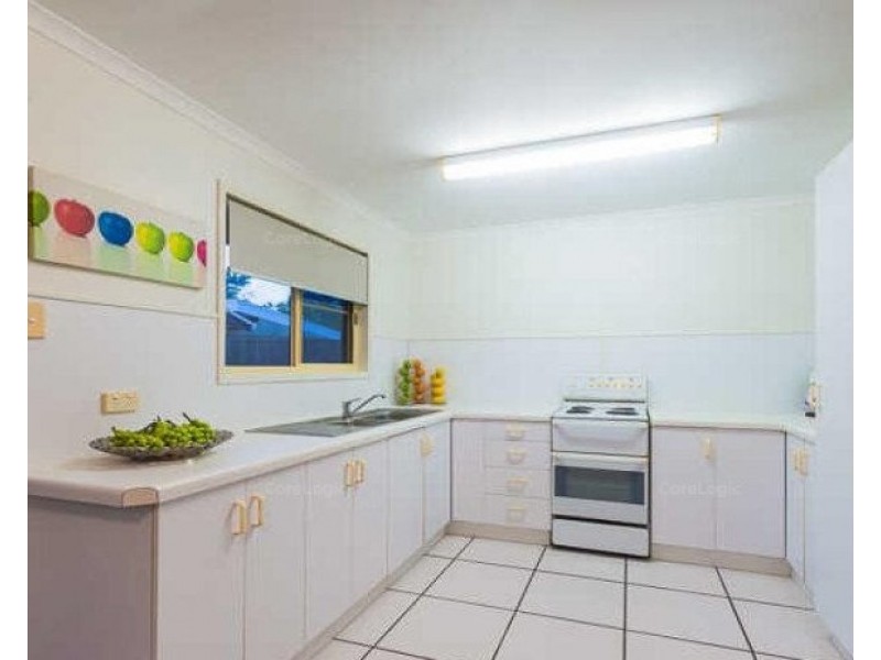 4/9 Robin St, Slade Point QLD 4740