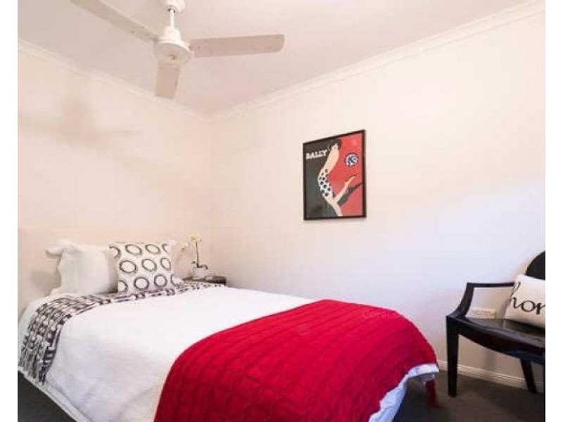 4/9 Robin St, Slade Point QLD 4740