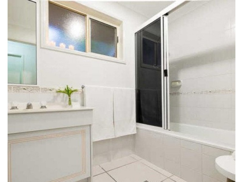 4/9 Robin St, Slade Point QLD 4740