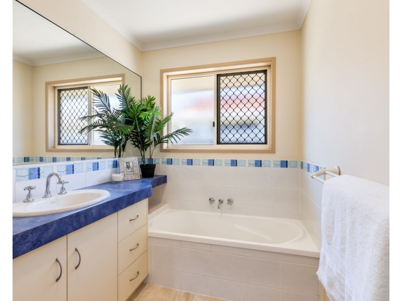 41 Marine Parade, Bucasia QLD 4750