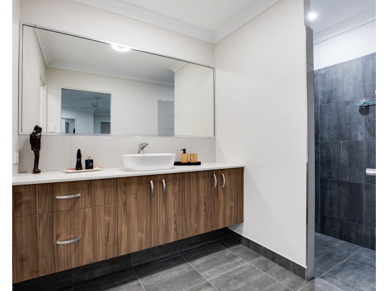 9 Rosalind Vista, Richmond QLD 4740