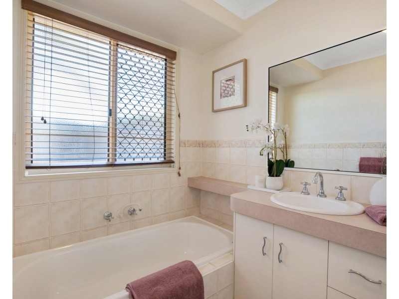 25 Spinnaker Way, Bucasia QLD 4750