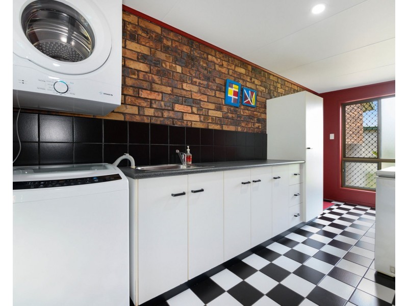 4 Murray Road, St Helens Beach QLD 4798