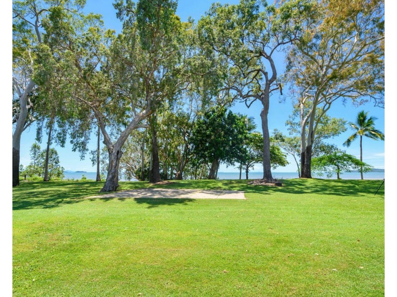 4 Murray Road, St Helens Beach QLD 4798