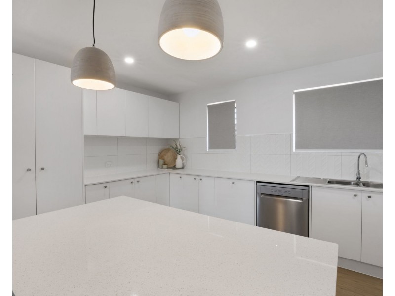 10 Grevillea Drive, Glenella QLD 4740