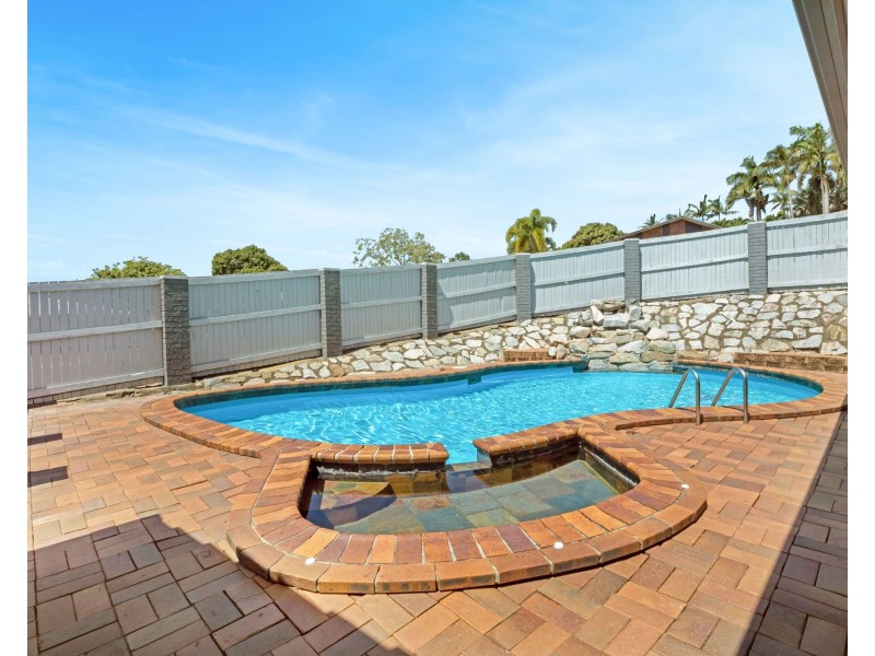 10 Grevillea Drive, Glenella QLD 4740