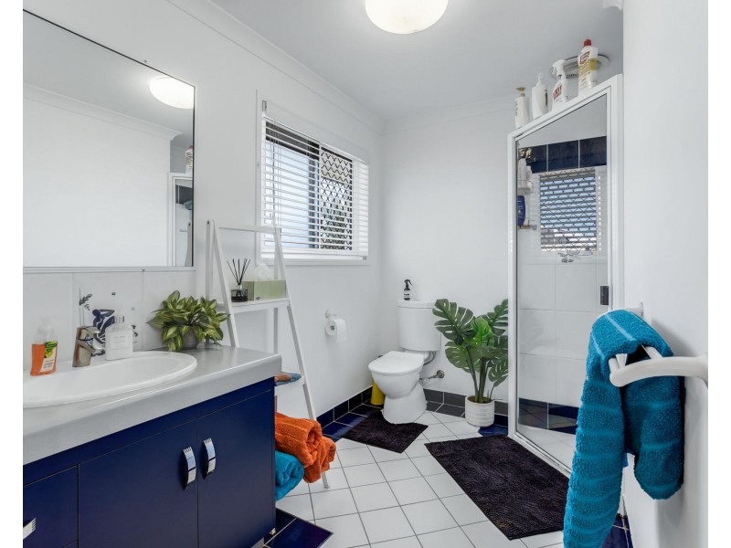 10 Avalon Drive, Rural View QLD 4740