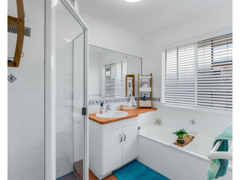 10 Avalon Drive, Rural View QLD 4740