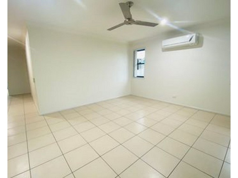 1/15 Bilgola Place, Blacks Beach QLD 4740
