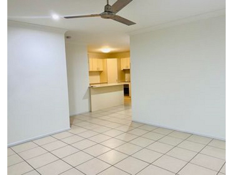 1/15 Bilgola Place, Blacks Beach QLD 4740