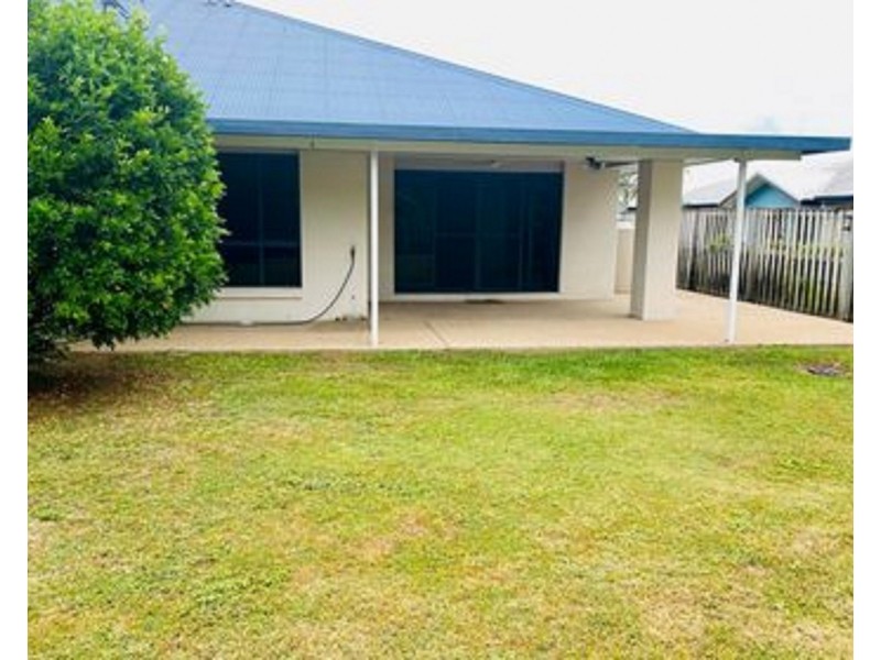 1/15 Bilgola Place, Blacks Beach QLD 4740