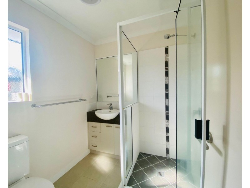 18 Montgomery Street, Rural View QLD 4740